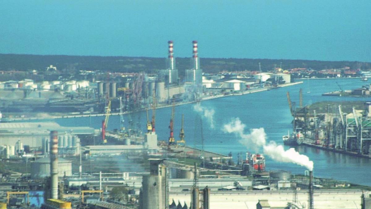 Fuga di gas cancerogeno al polo chimico