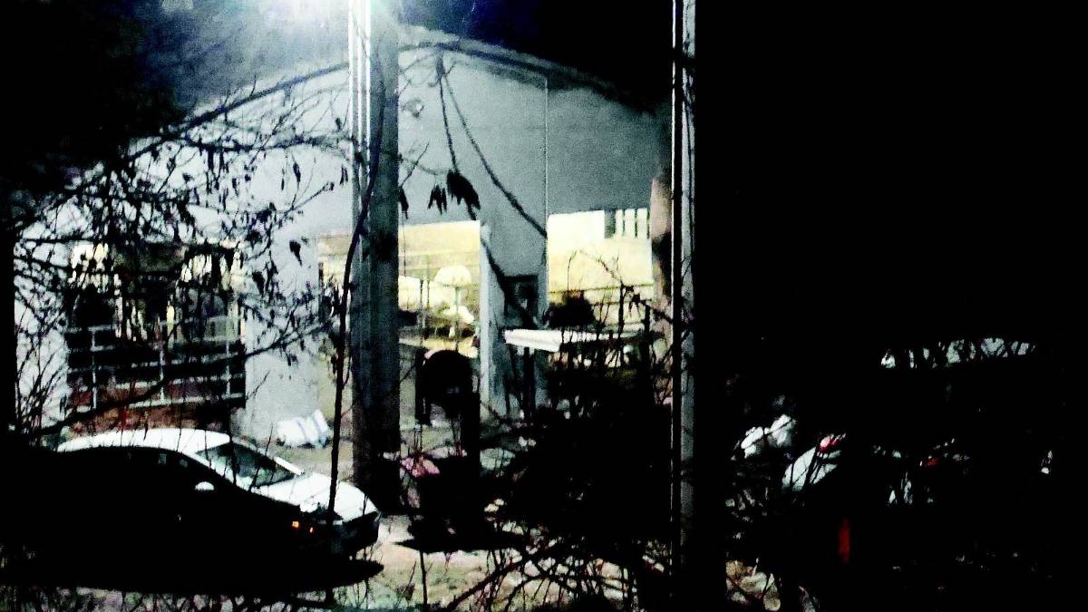 Trovato morto dentro alla stalla