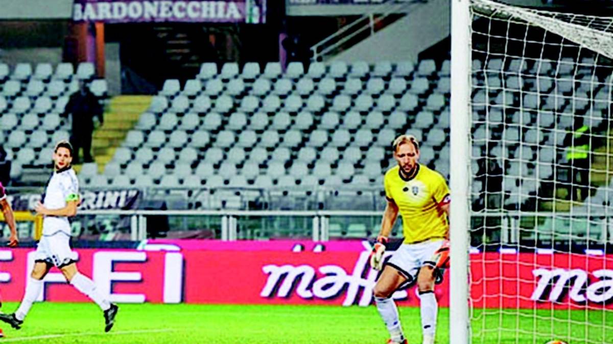 Il Torino ha vita facile contro un Cesena imbarazzante