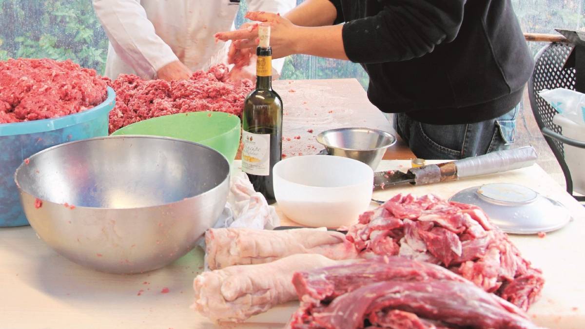 Si dia inizio alla Festa de bagòin ma la toraQuando il maiale si sposa