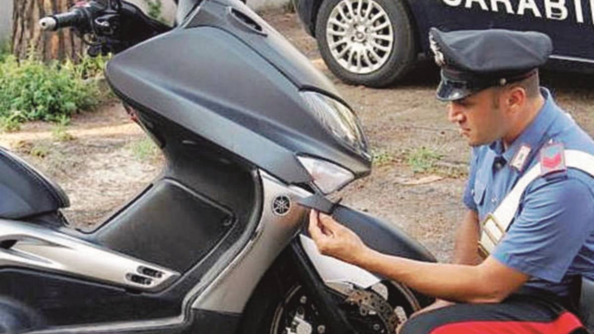 Intesta i beni alla moglie e lei lo lascia... a piedi