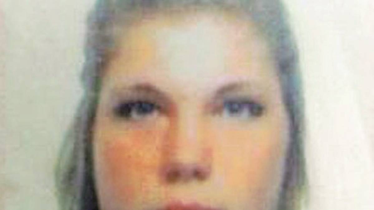 Violento frontale, muore una 21enne