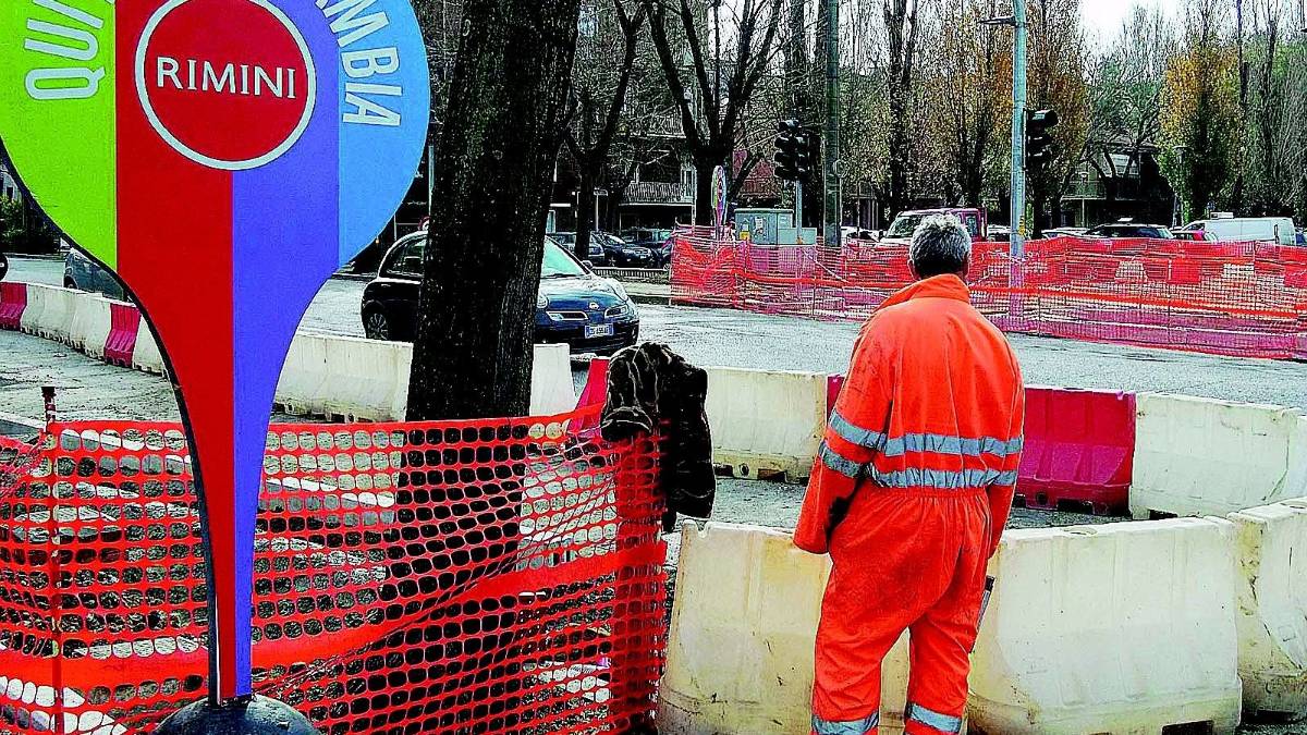 Rotatoria in via Roma, domani si gira