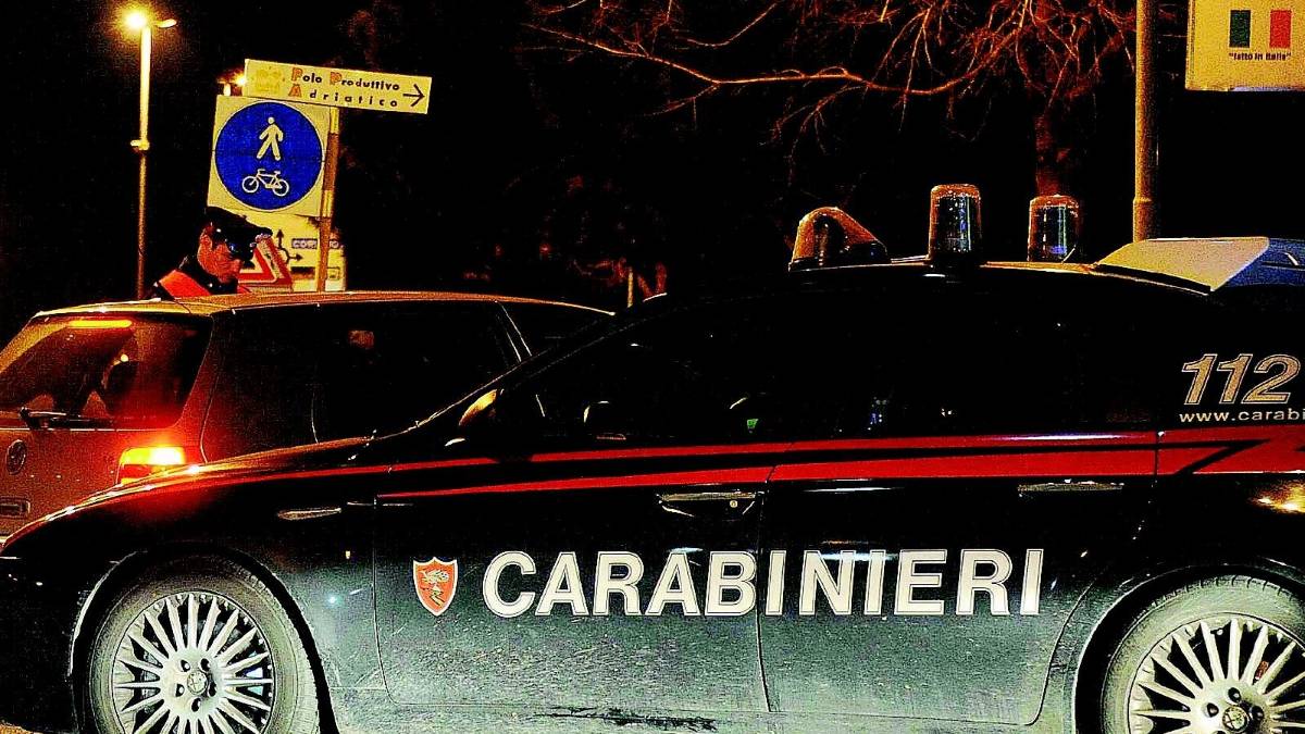 Licenziato, si vendica appiccando fuoco ai cassonetti