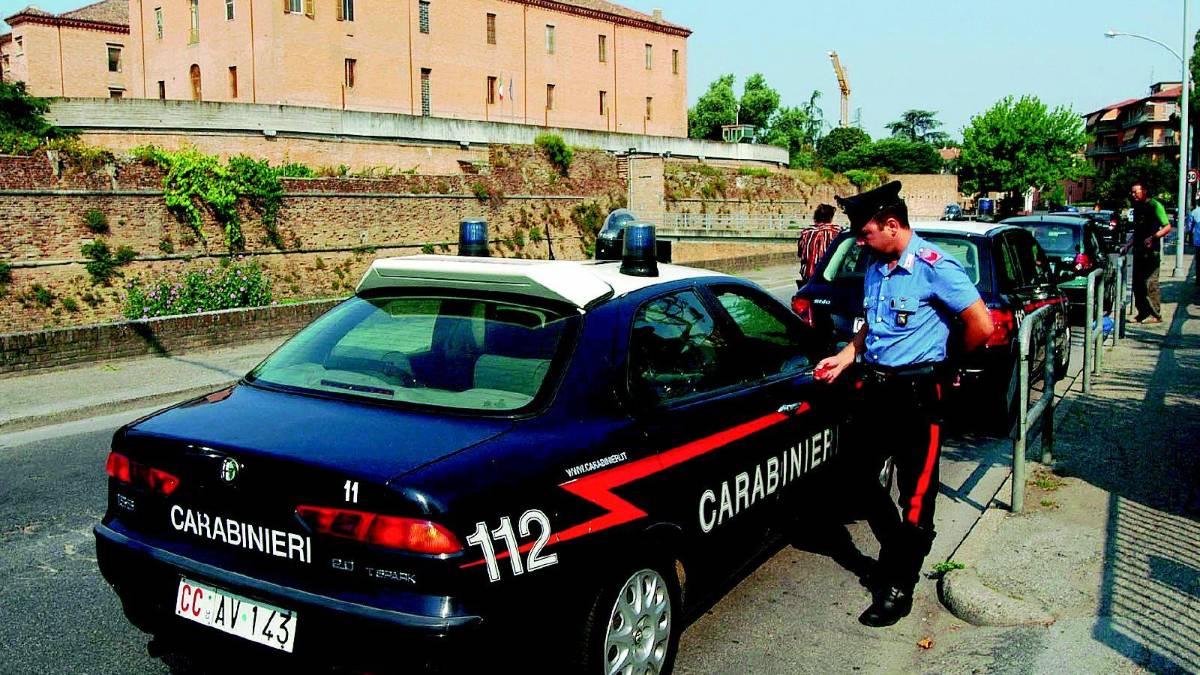 Prete ricattato paga 32mila euro