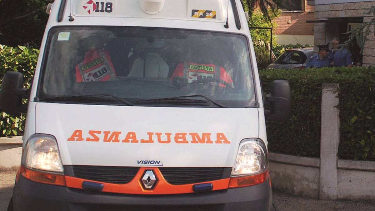 Colpisce la figlia con un'accetta dopo una lite