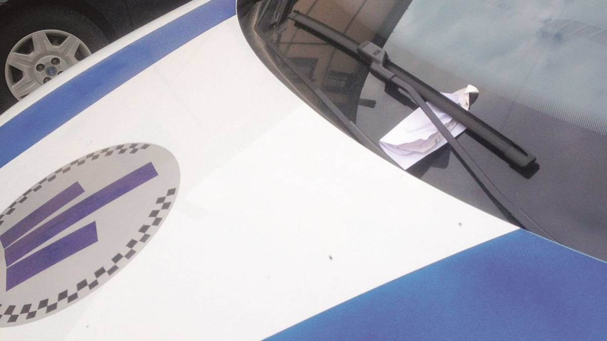 Multe sui parabrezza delle auto di Pm