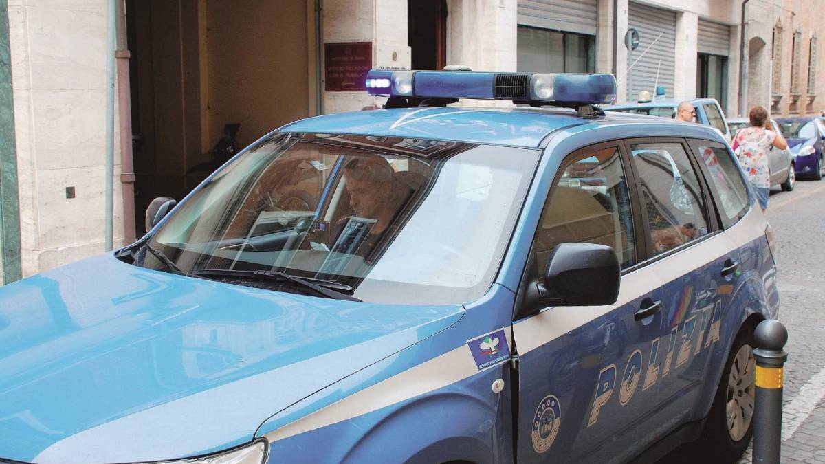 Rifiuta di offrire una sigaretta: accoltellato