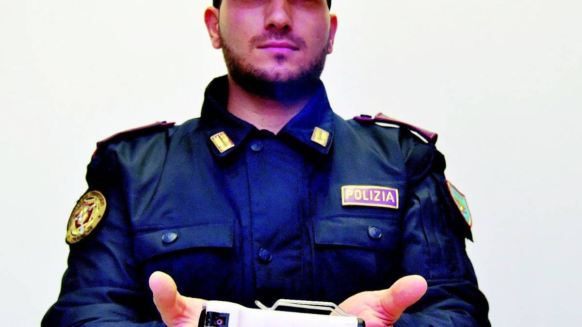 Polizia, ecco lo spray al peperoncino