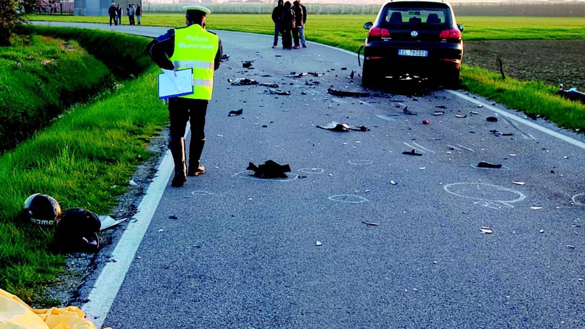 Scontro con un'auto, muore 41enne