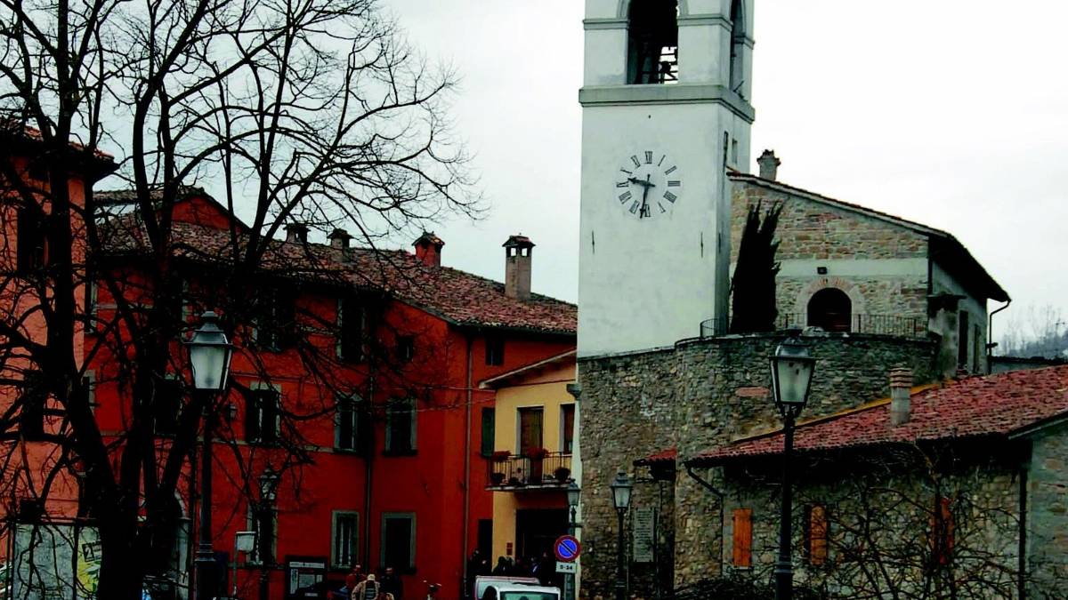 Detenuti in parrocchia, paese in agitazione