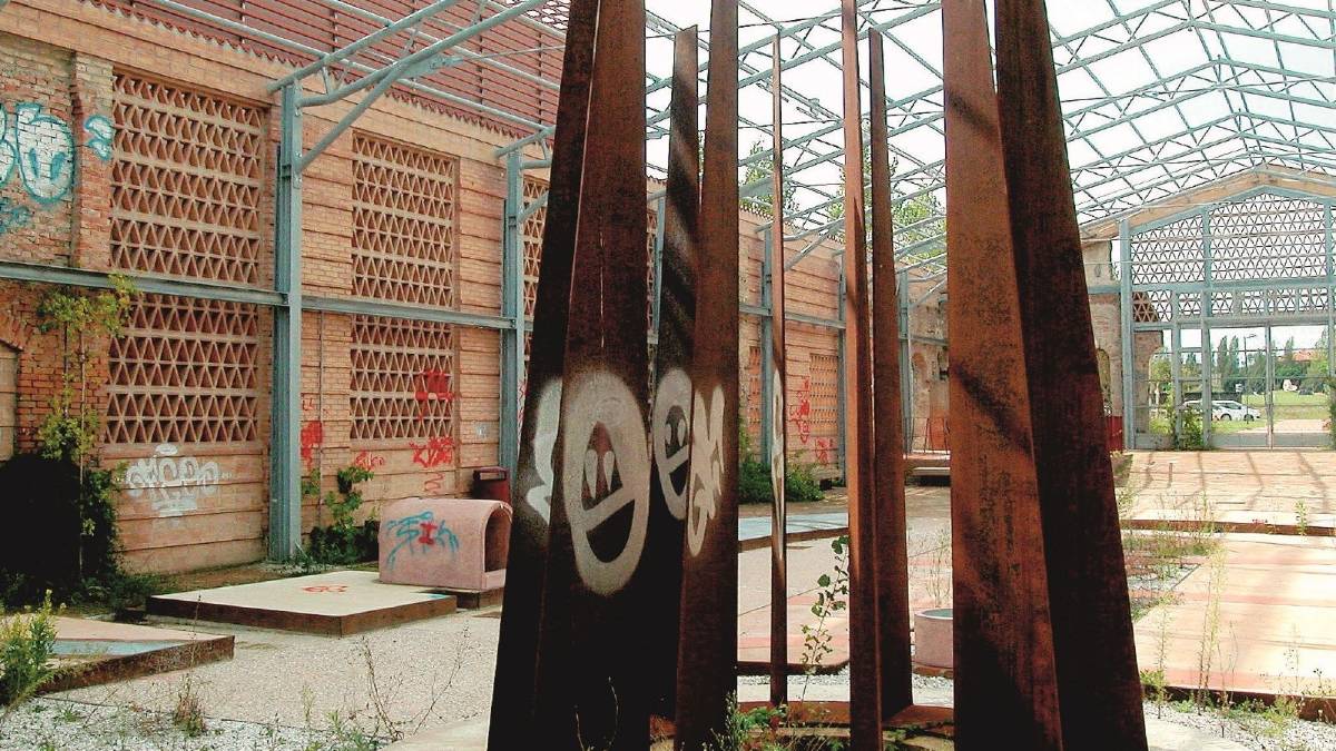 Vandali imbrattano l'ex fornace