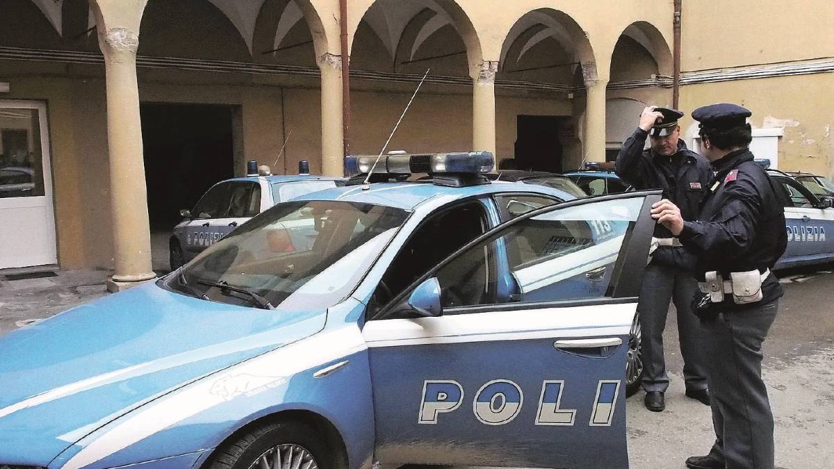 Aggredisce una barista all'alba