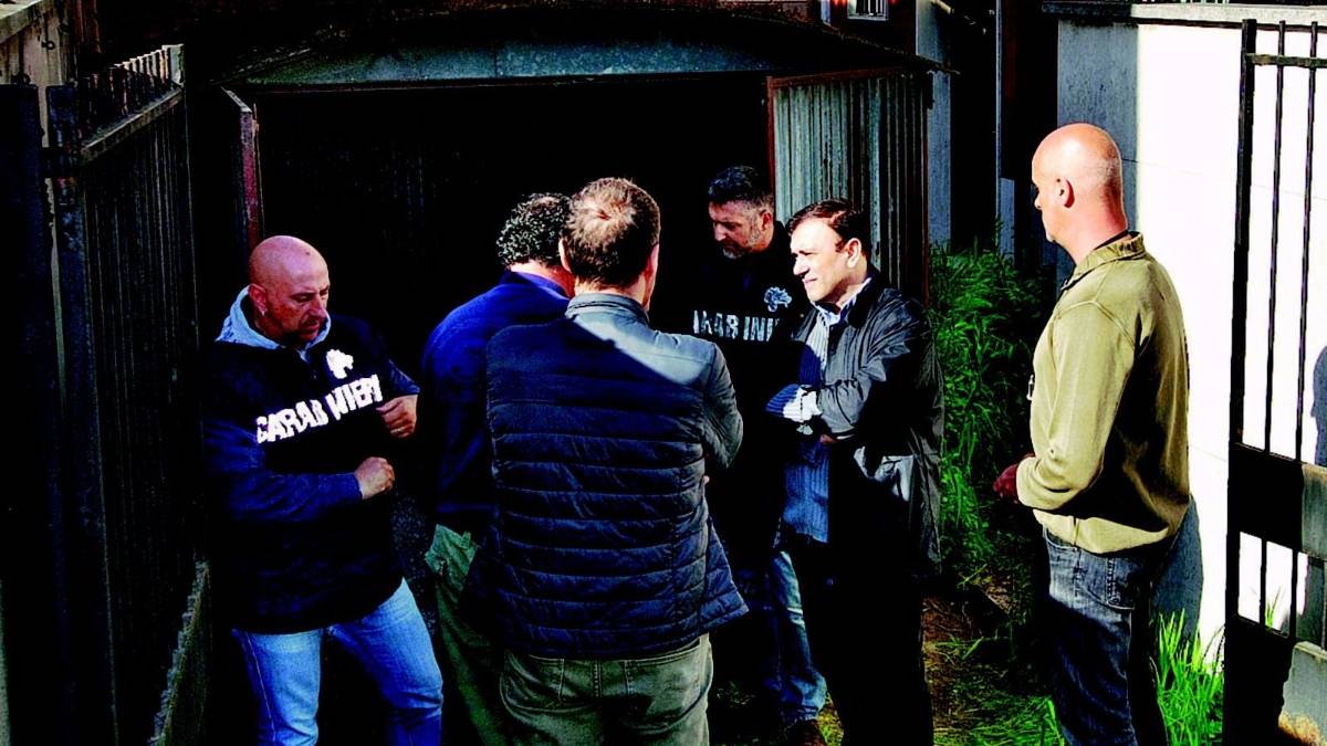Apre la filiale e si trova una pistola puntata