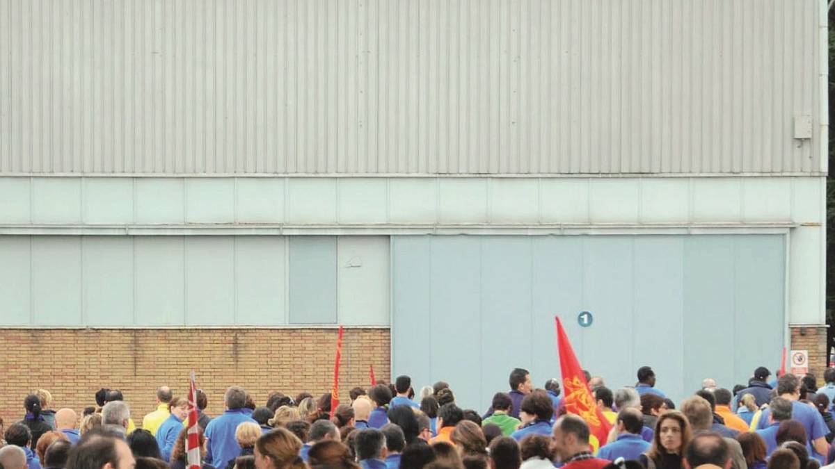 Electrolux, rivolta sindacale contro il taglio degli stipendi
