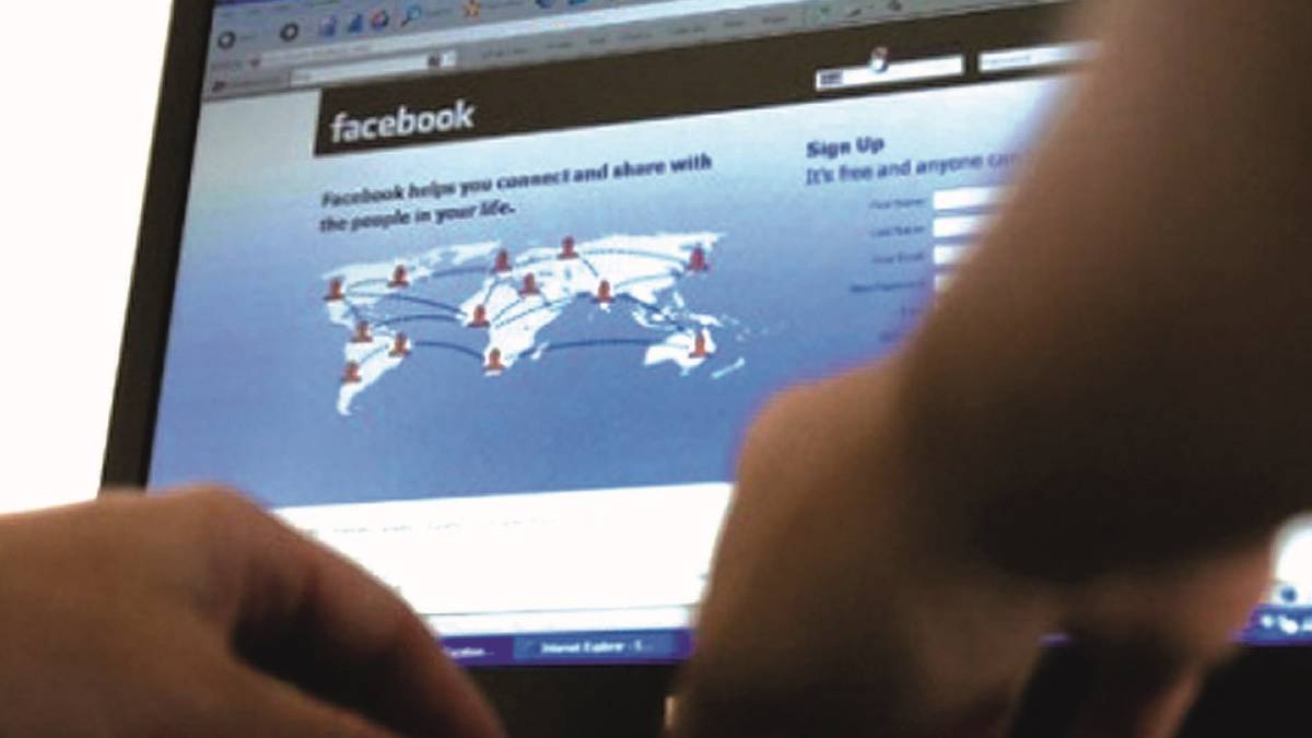 Annuncia il suicidio su Facebook: salvato