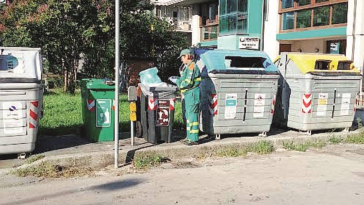 Caccia in centro ai furbetti dei rifiuti