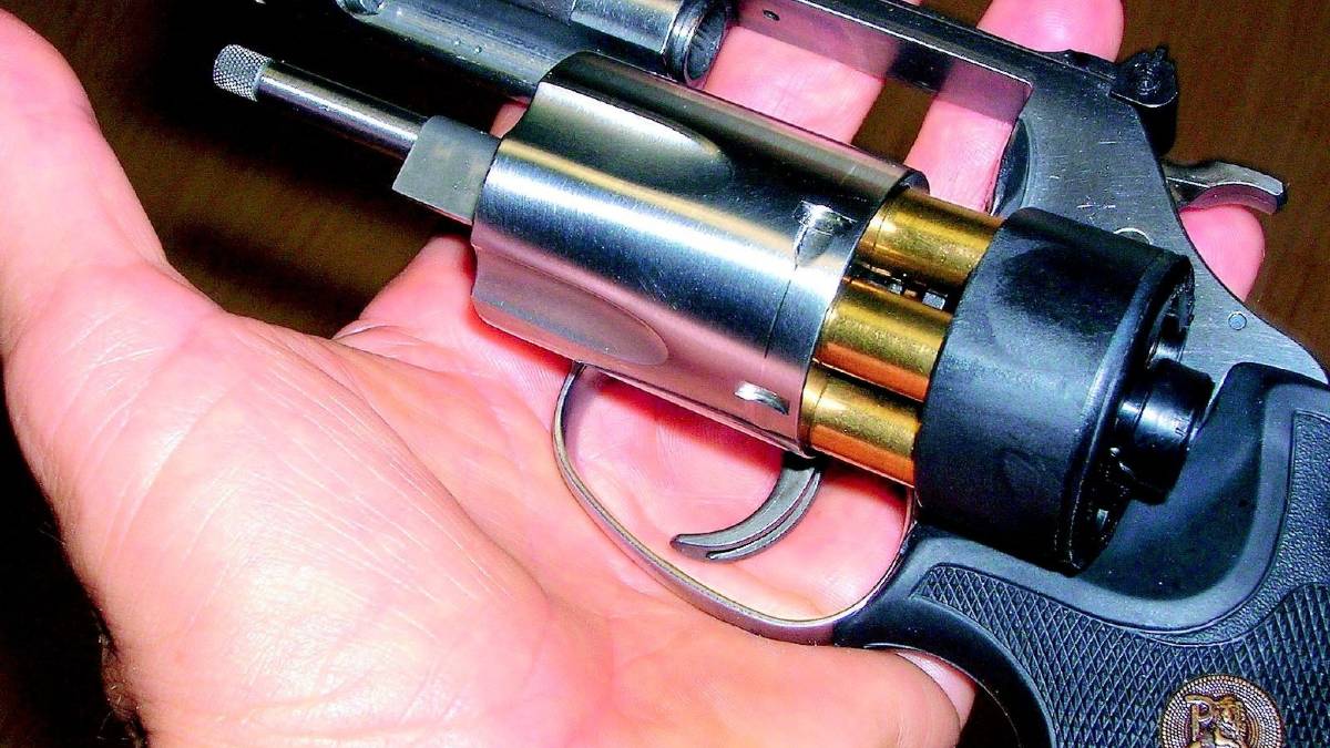 Un 88enne minaccia il vicino con la 38 Special