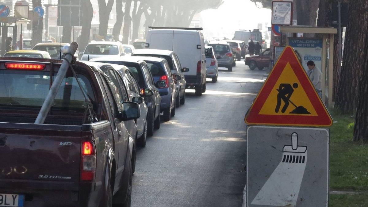 Chiuso il ponte di via Coletti: il traffico in panne