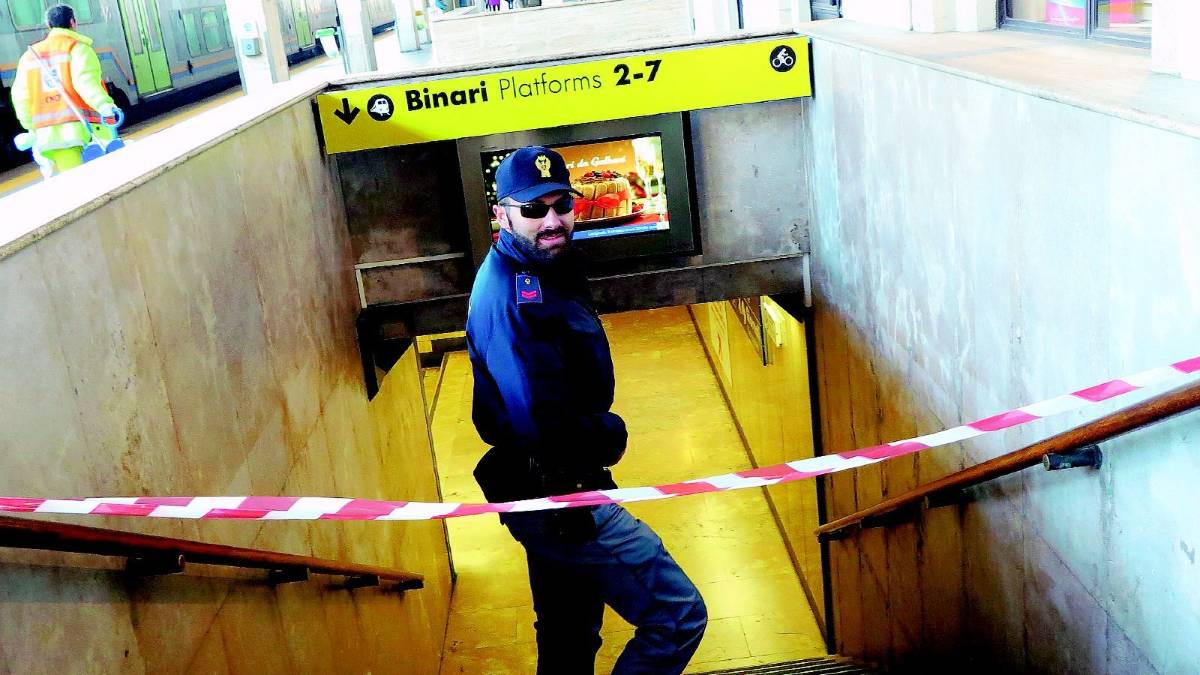 STAZIONE FERROVIARIA Valigia abbandonata, falso allarme bomba