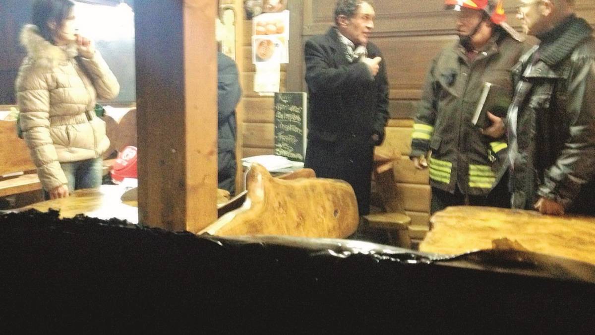 Incendio al chiosco La Chicca nel parco Giovagnoli