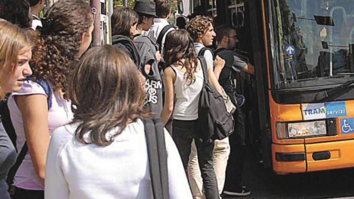 Bus pieni, studenti in ritardo:in Valmarecchia scoppia la protesta