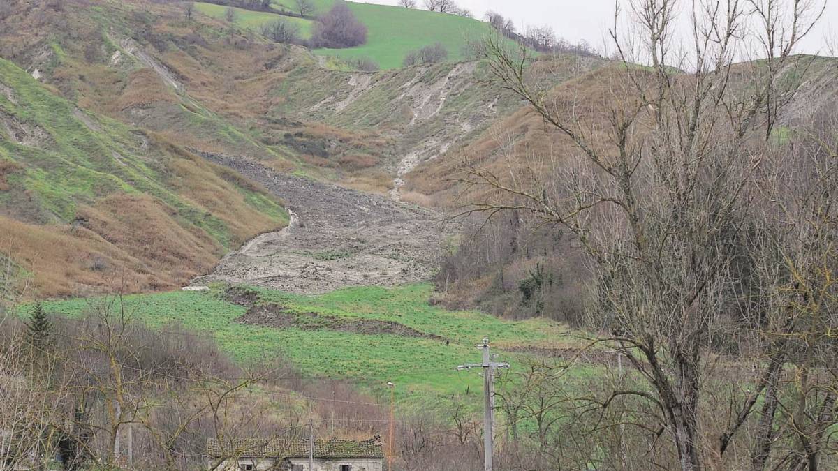 Col maltempo la frana continua a muoversi