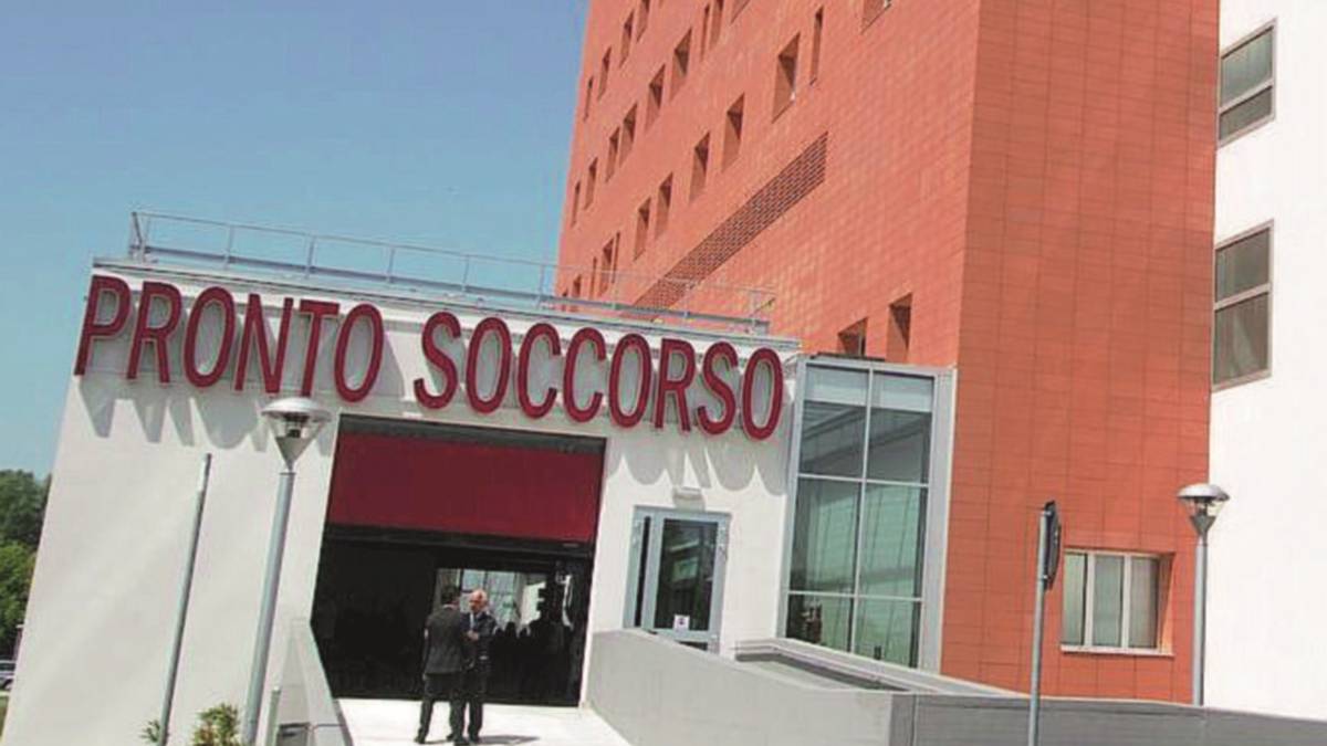 Cambia canale in tv, il coinquilino lo accoltella