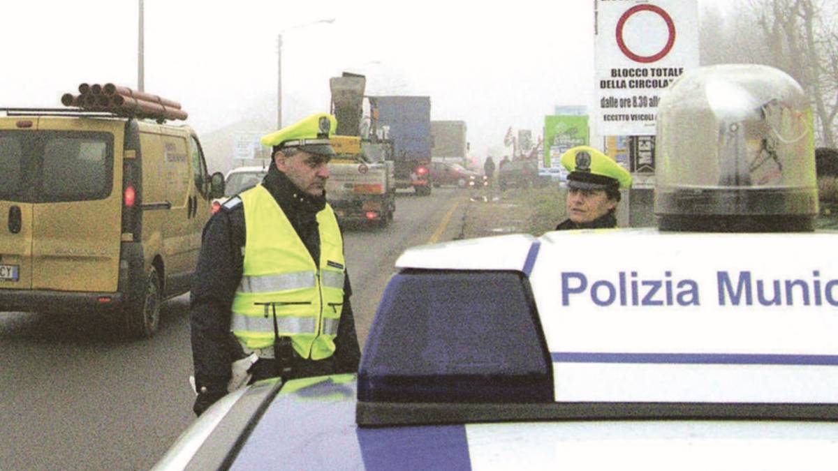 Imola, residente con targa straniera: prima multa col decreto sicurezza