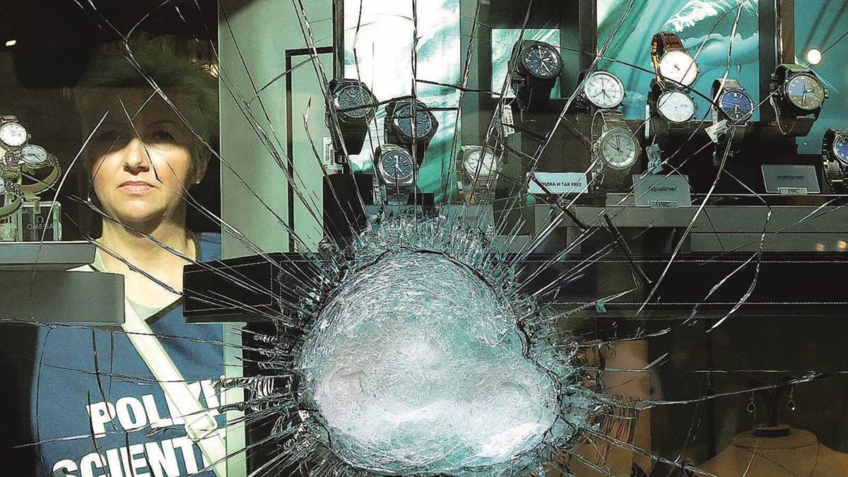 Tentata rapina in pieno centro a colpi di mazza