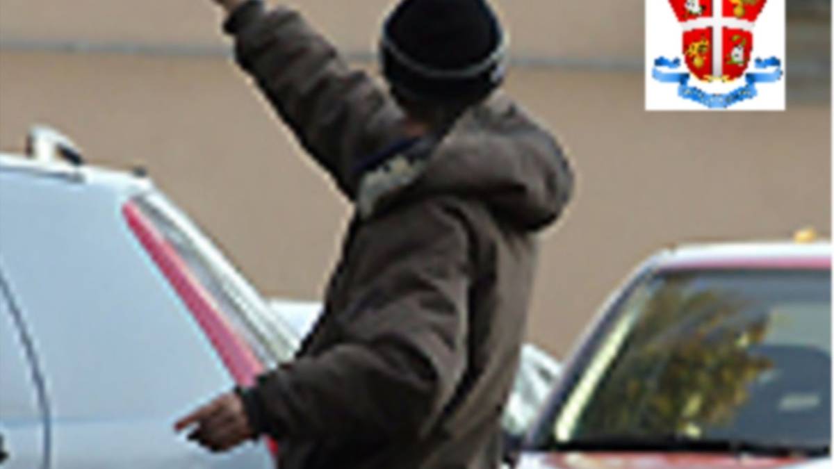 Molesta una donna in piazza Baracca, picchiato dai colleghi parcheggiatori