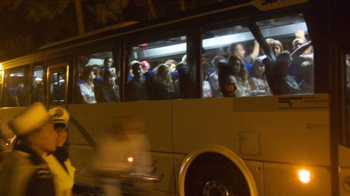 Insegue e picchia autista del bus: 17enne denunciato