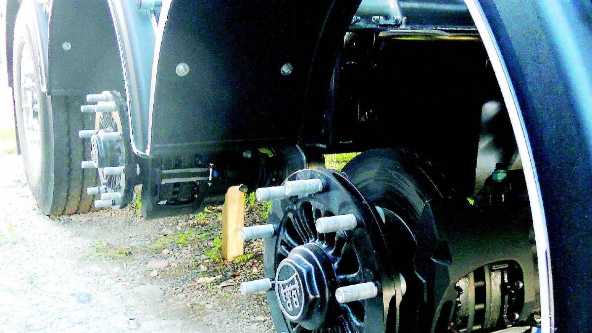 Pneumatici e batterie: maxi furto