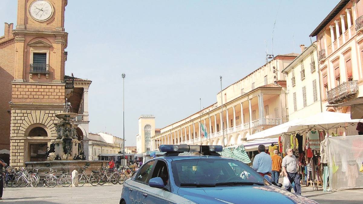 Figlia abbandonata in casa per interi giorni
