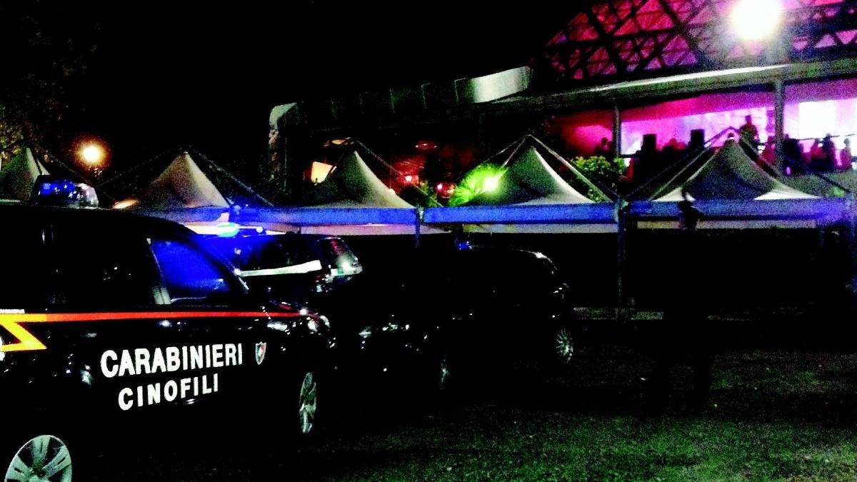 Rissa in discoteca, accoltellato alla schiena