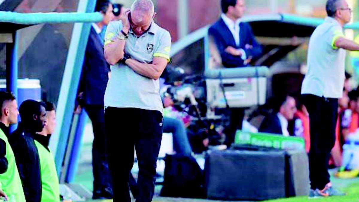 Cesena disastroso a Vercelli