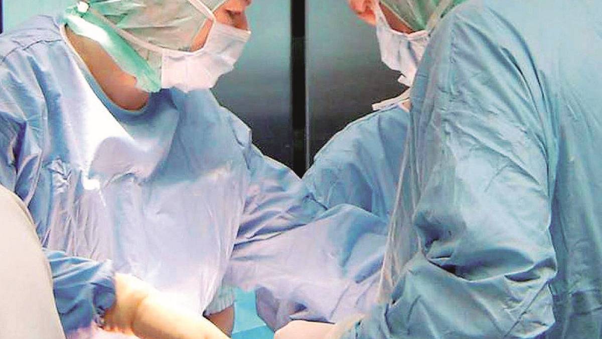 Muore a tre mesi dall'intervento Indagati quattro medici dell'Ausl