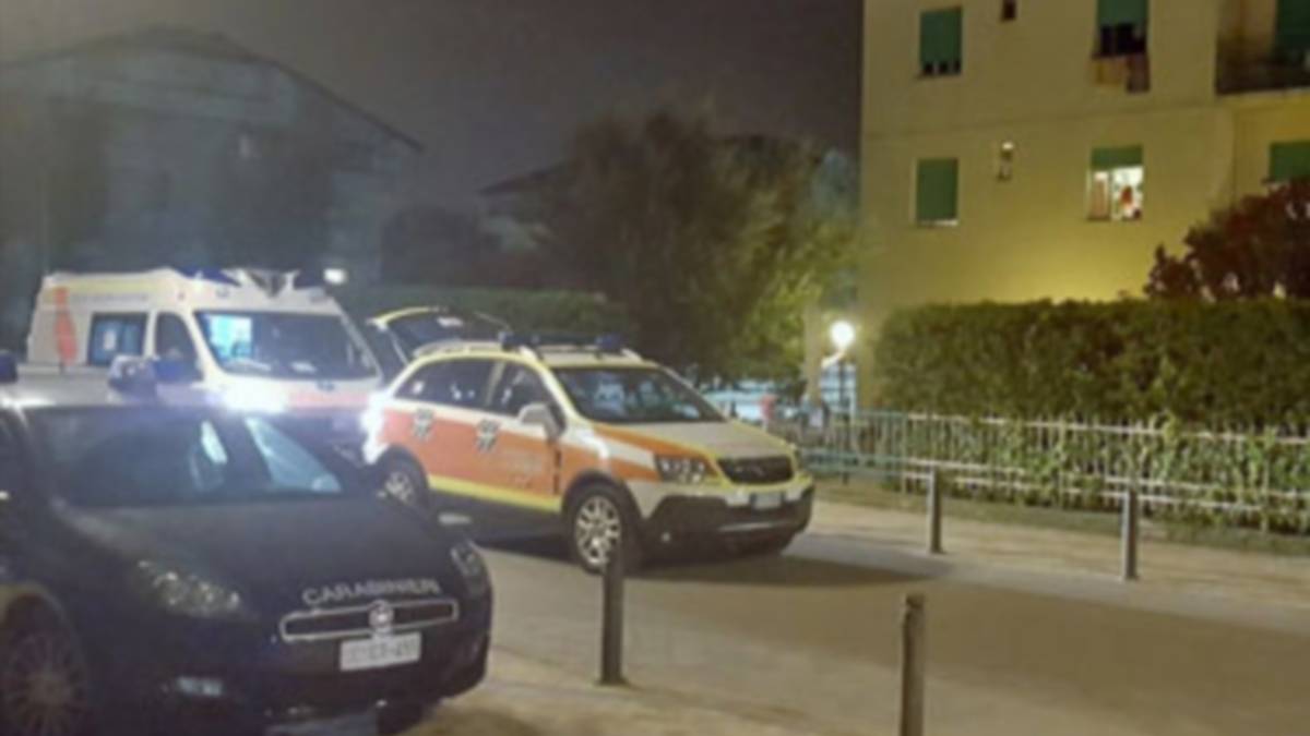 Bimbo vola dalla finestra, è grave