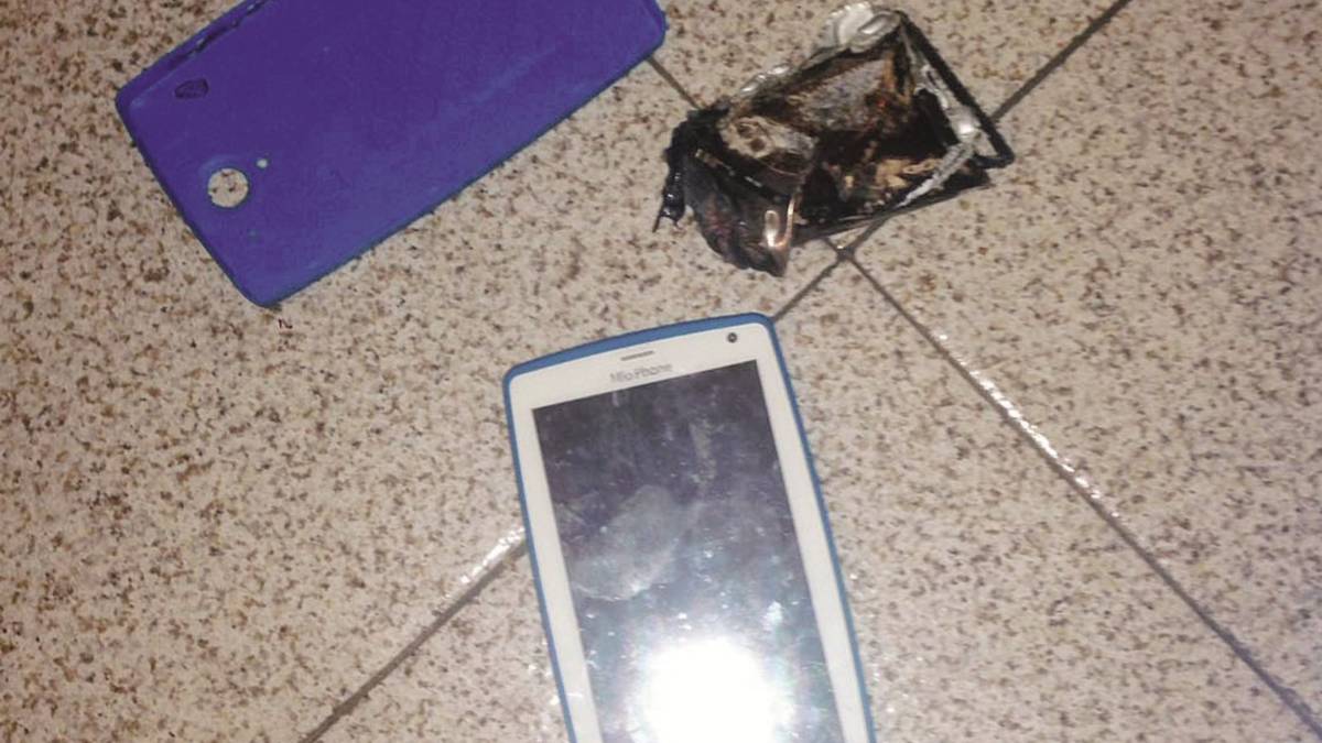 Esplode la batteria del telefonino: bimbo di 7 anni rimane ustionato