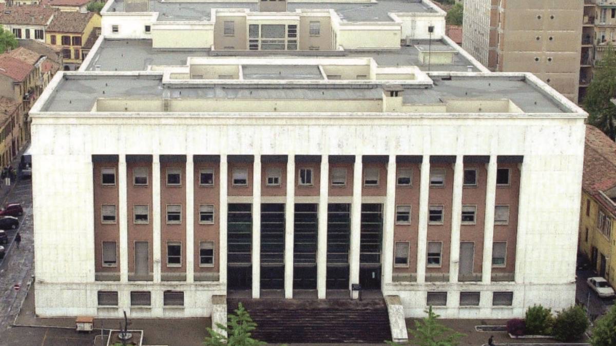 Aggredisce i finanzieri durante un controllo: condannato