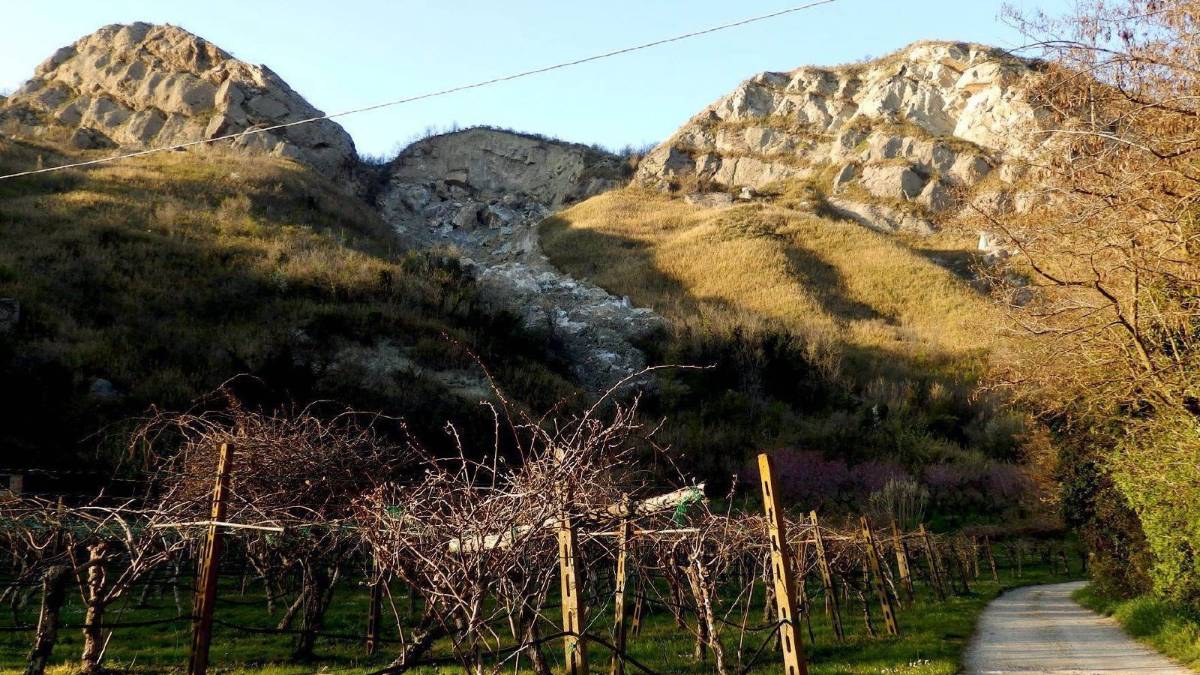 Frana un pezzo di Vena del Gesso