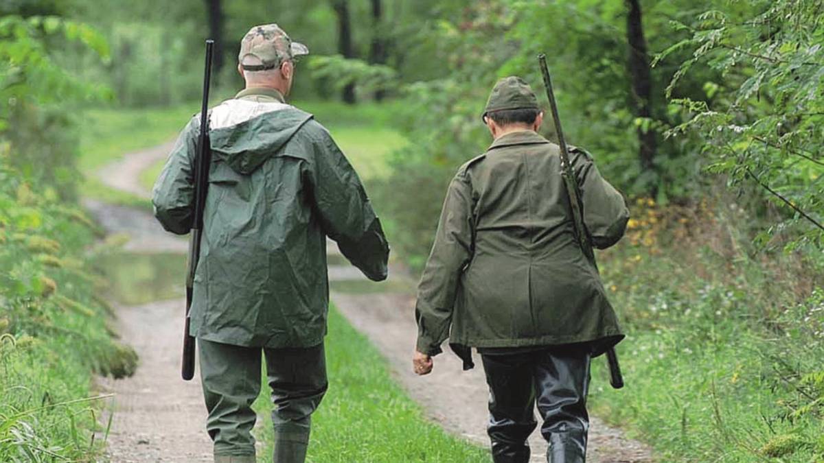Caccia lepri ma spara all'amico. Ferito 58enne