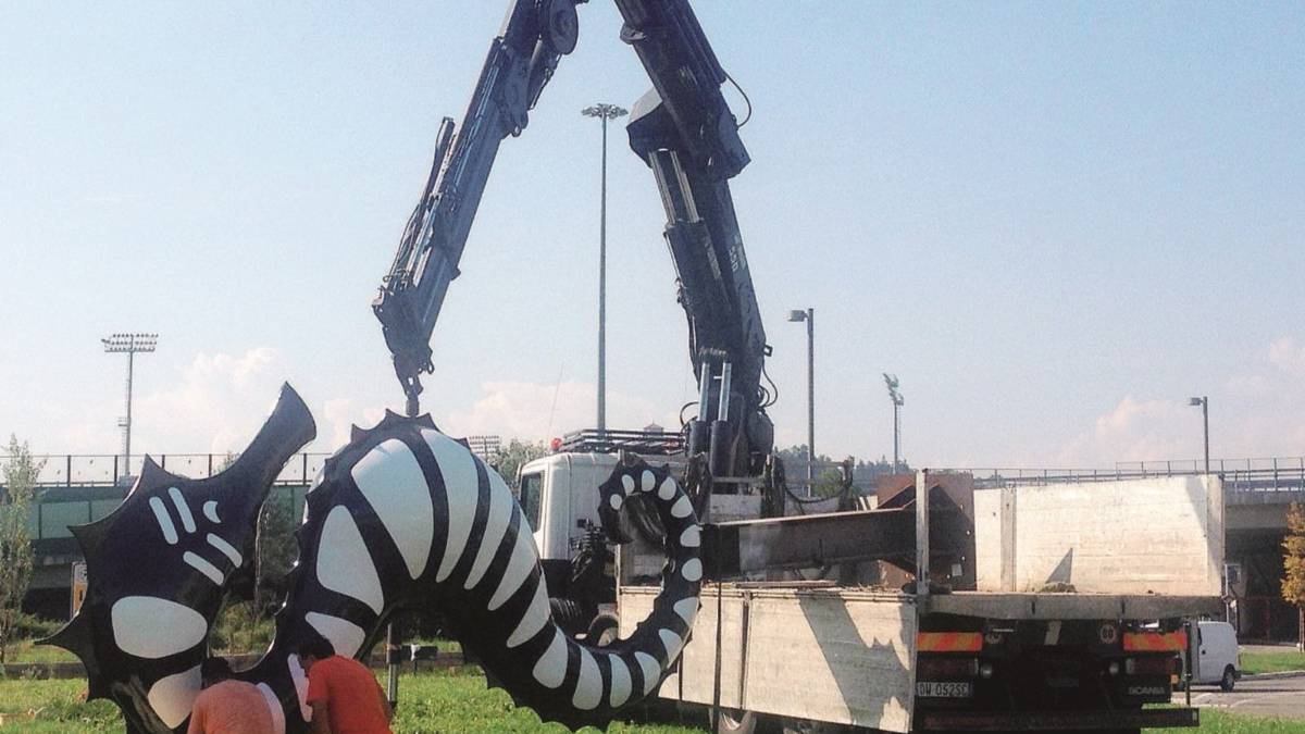 La statua nella rotonda si rinnova