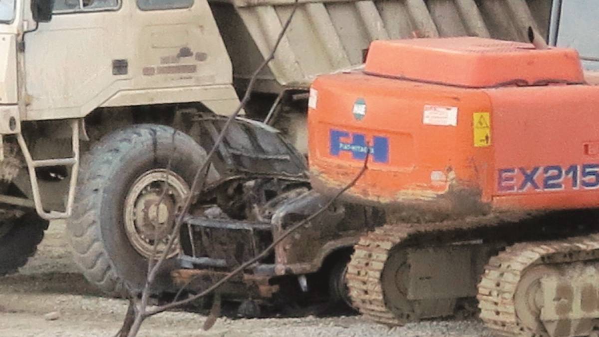 Due mezzi fatti esplodere alla Cbr