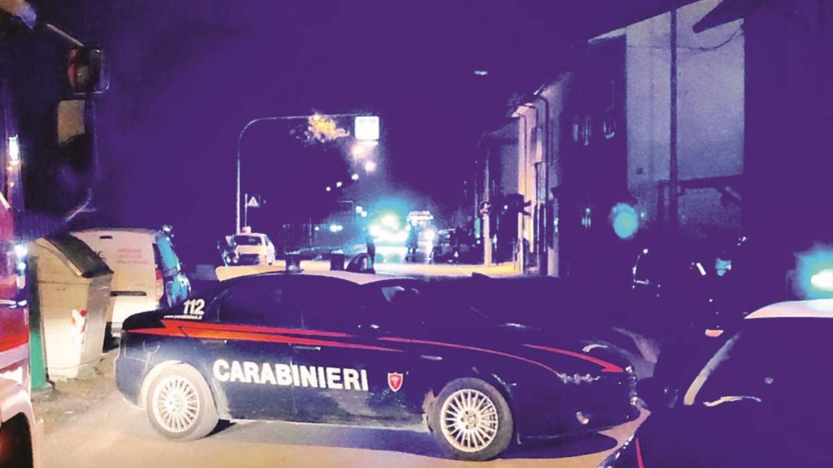 Sveglia, batteria e 5 bombole di gas