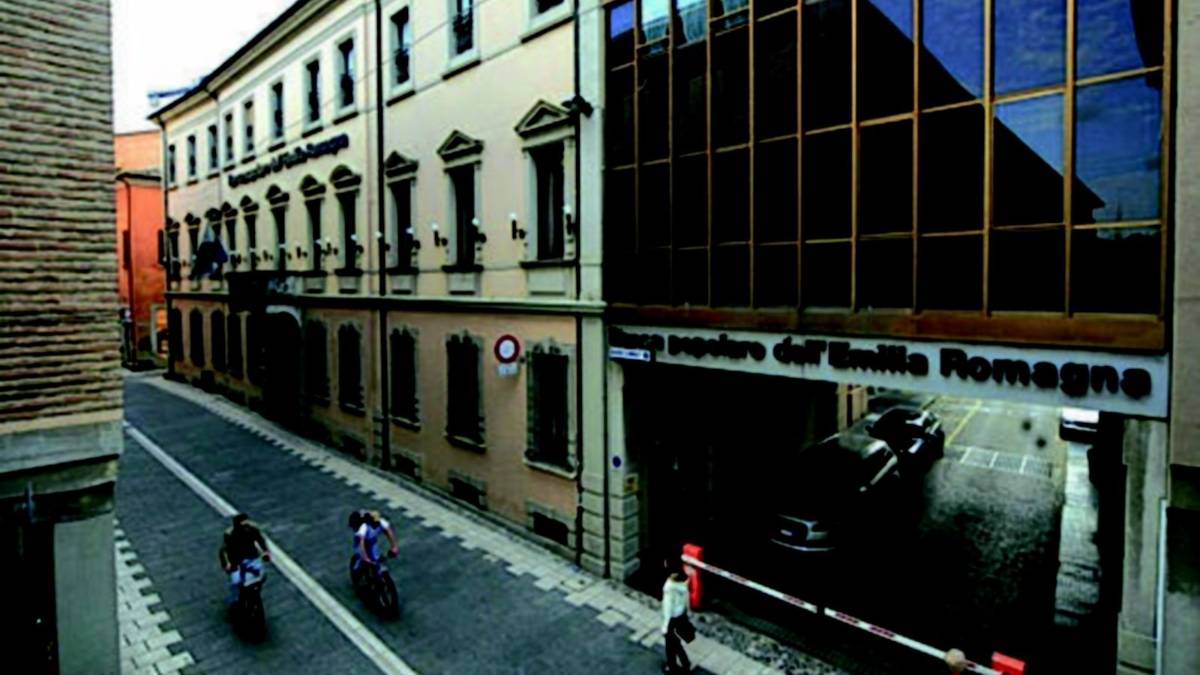 Rapina alla chiusura del money transfert