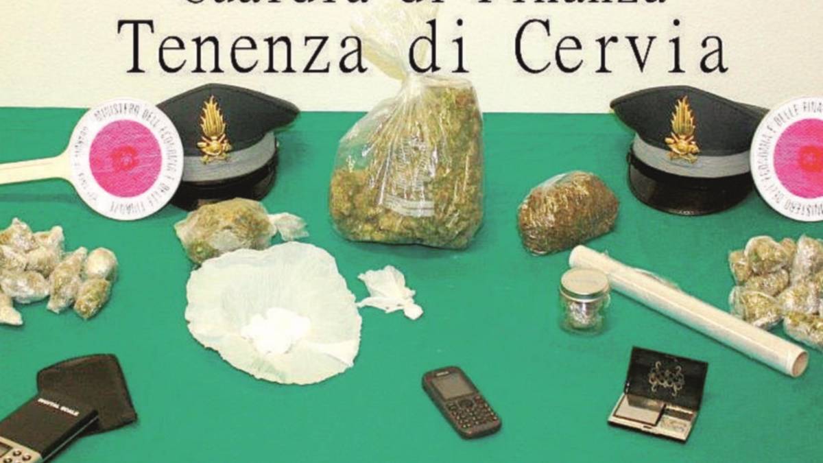 Controlli antidroga: un arresto e cinque denunce