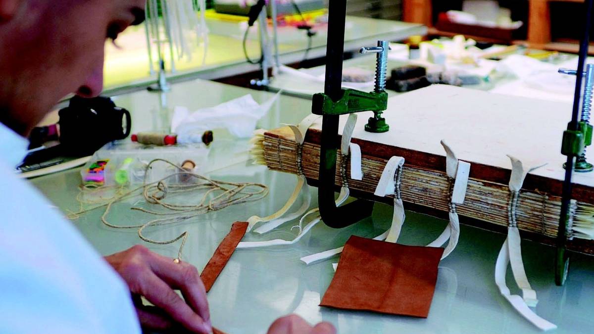 Documenti e libri antichi: sapienti mani per dare nuova vita ai tesori