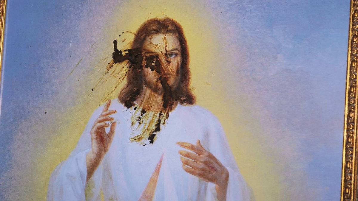 Escrementi sulle immagini sacre