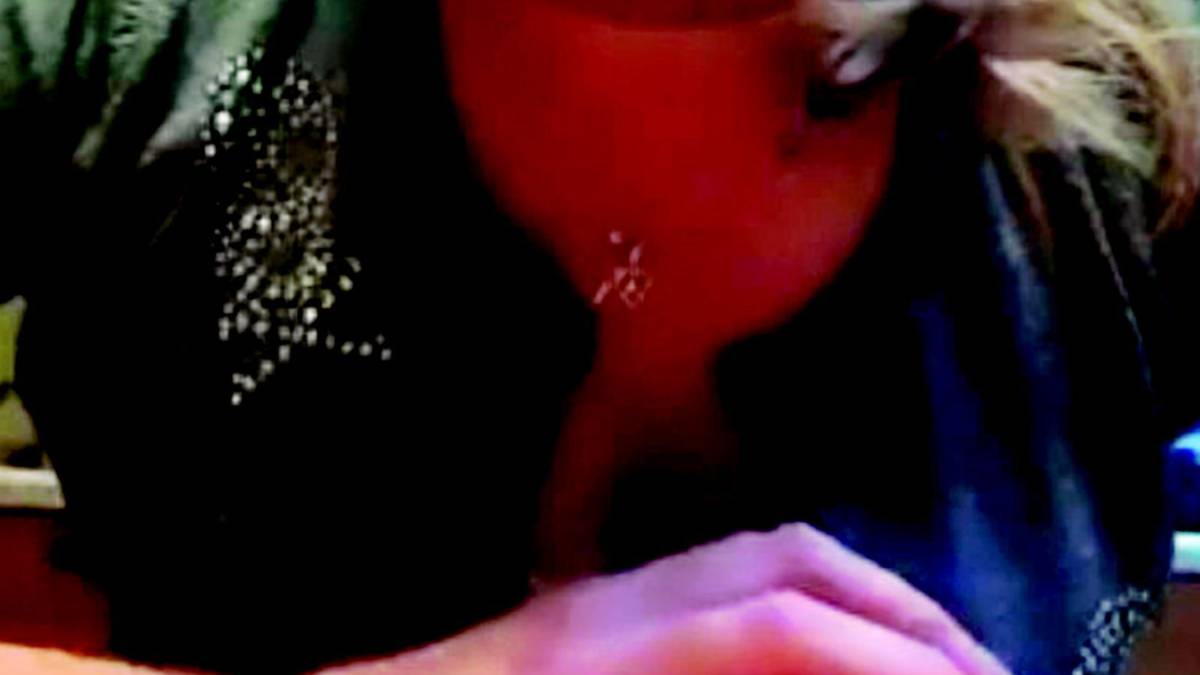 Gessica Notaro in diretta Facebook: «Sono iperattiva, ballo e canto»